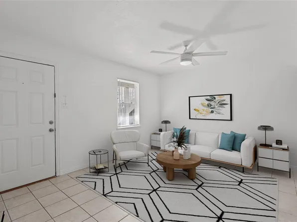 918 Winnie St APT 103, Galveston, TX 77550