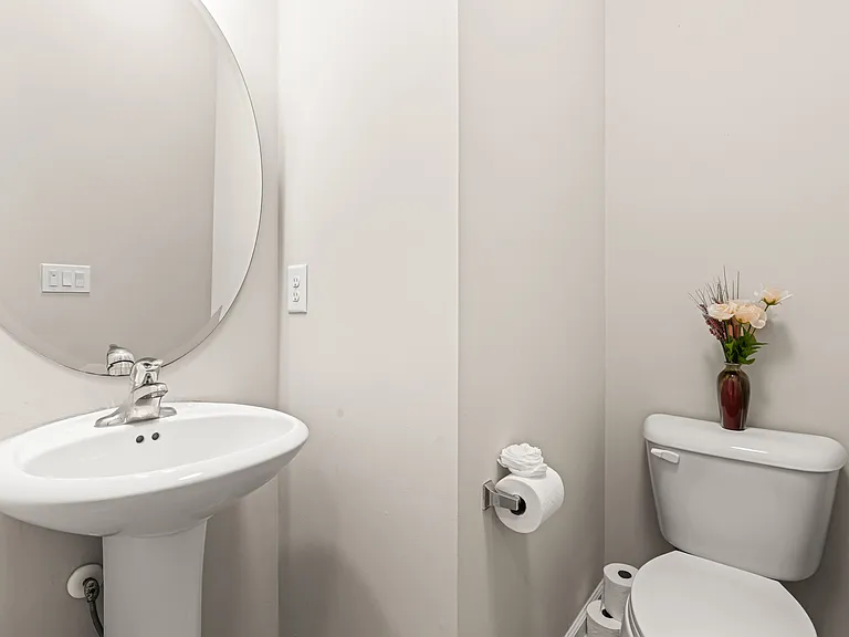 900 Vandalia Dr — Photo 10