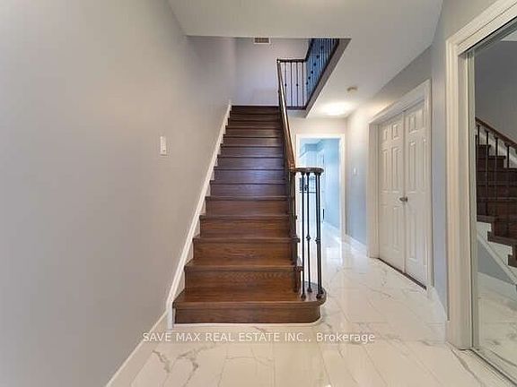 4th image of 25 Tulip Dr