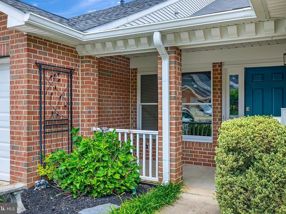 1st image of 907 Beacon Way
