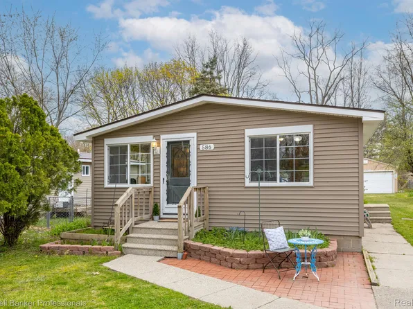 586 Snyder Rd, Highland, MI 48357