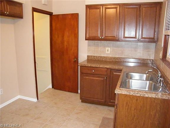 3rd image of 12517 York Blvd