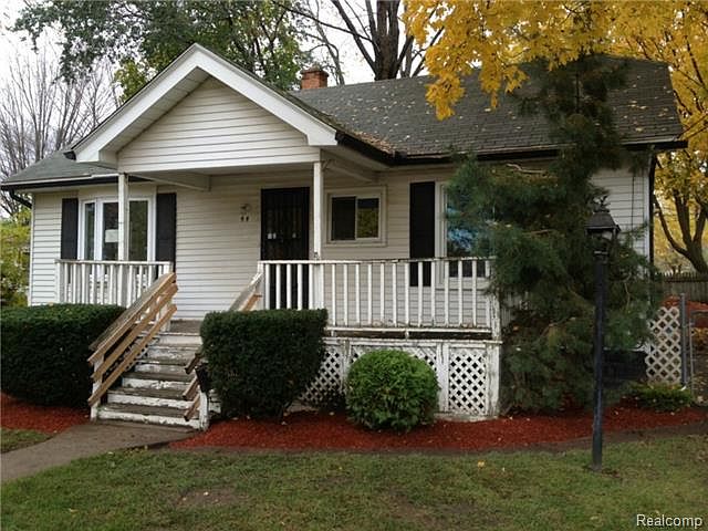 2nd image of 44 Leslie St