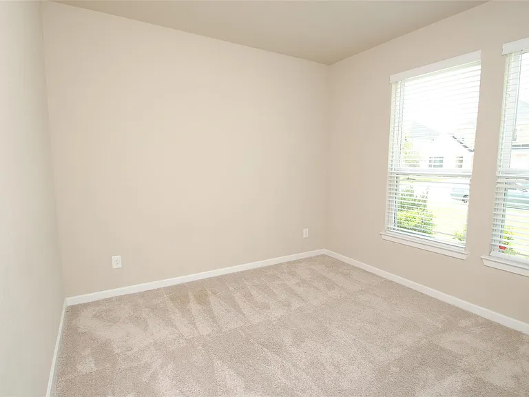 8326 Oakland Heights Ln — Photo 6