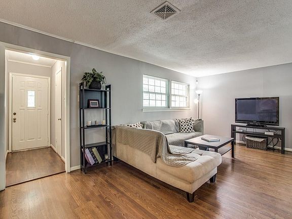 3rd image of 3628 Woodleigh Dr