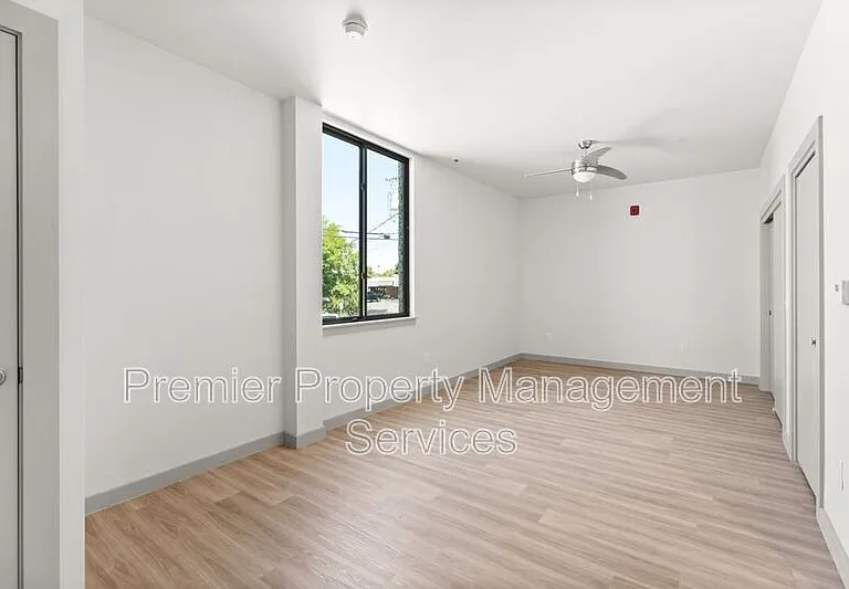 1127 Alderson Ave #206 — Photo 2