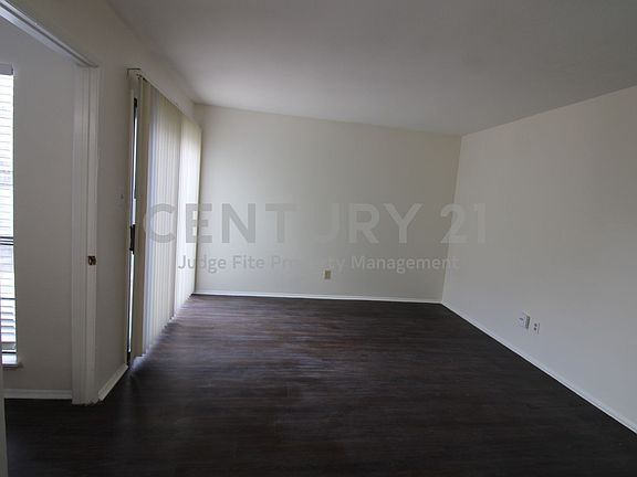 5th image of 407 Pogue St