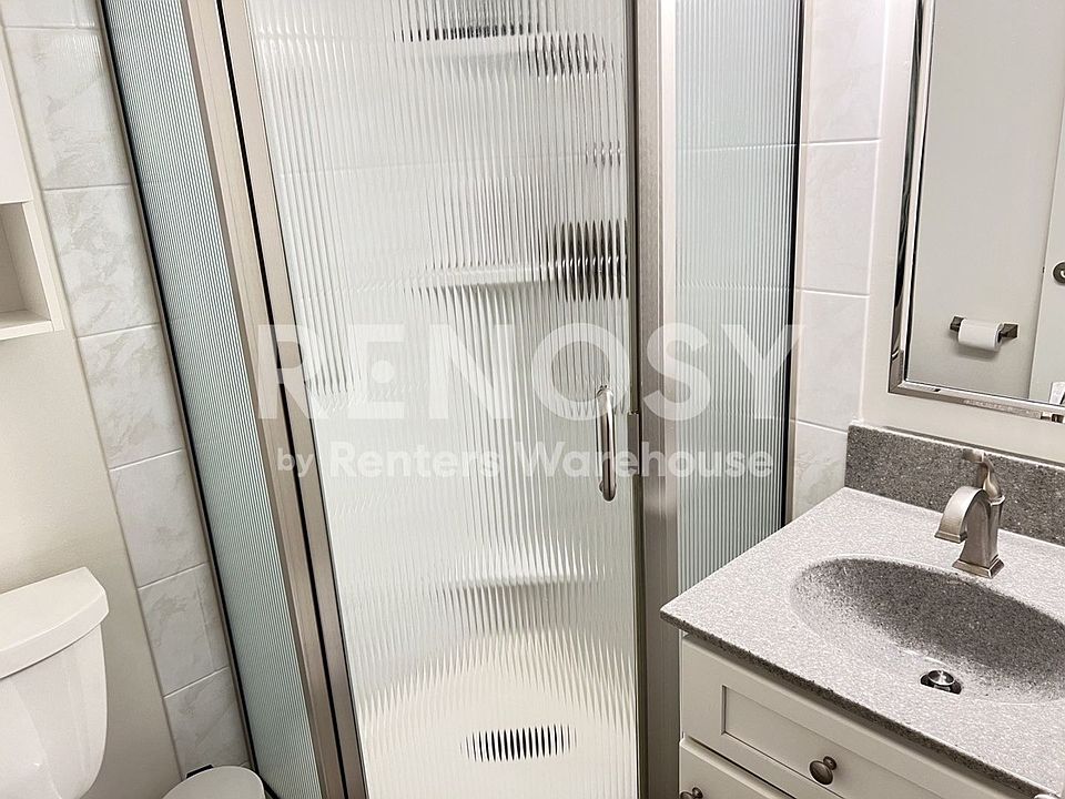1st image of 1304 W Medicine Lake Dr APT 118