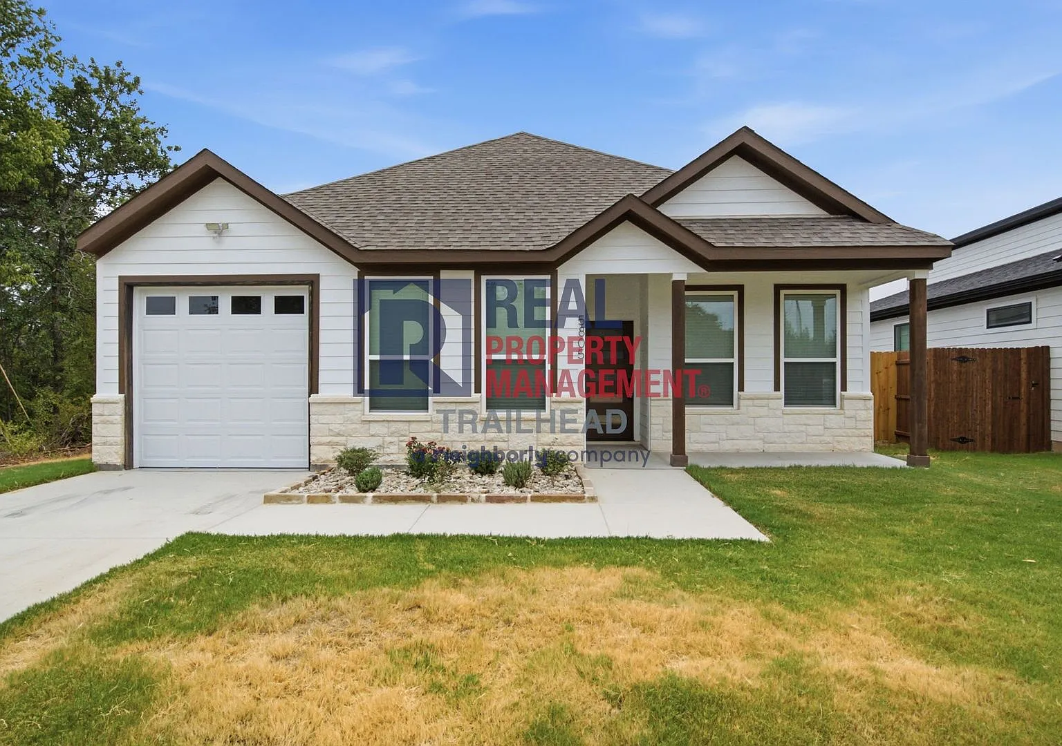Modern 3-Bedroom Home Near Lake Granbury — Photo 1