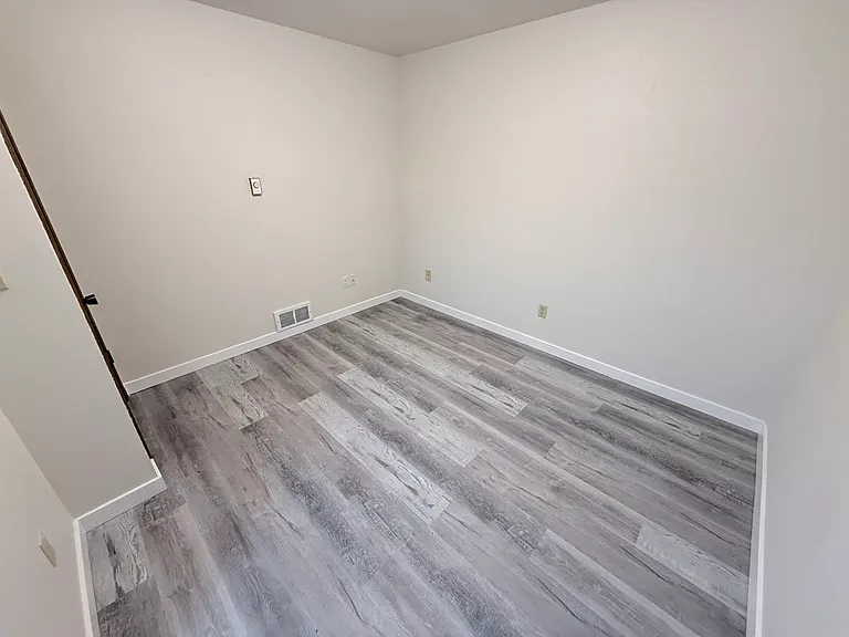 Manor Apartments — Photo 16