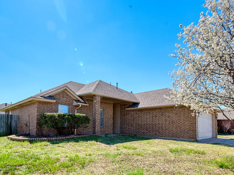 1220 Eastridge Dr — Photo 21