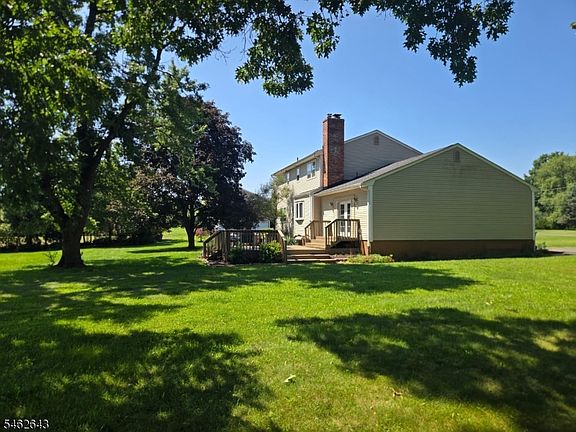 4th image of 160 Woods Rd