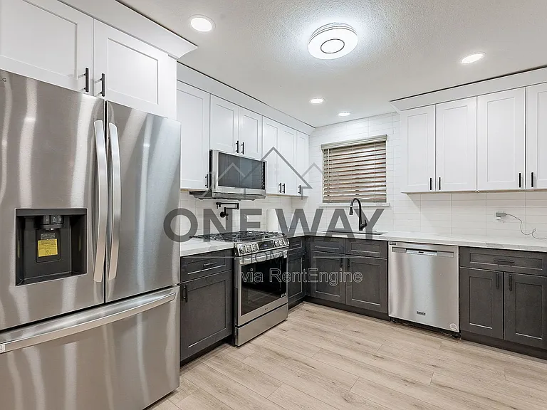 745 E Pierce St — Photo 15