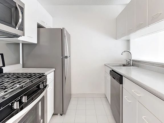 5th image of 2 S End Ave APT 4U