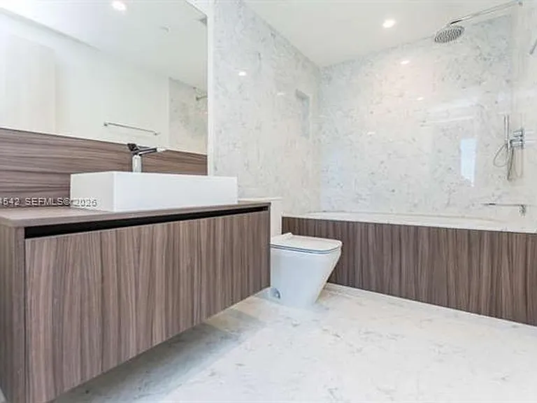 1000 Brickell Plz #CU-4104 — Photo 10