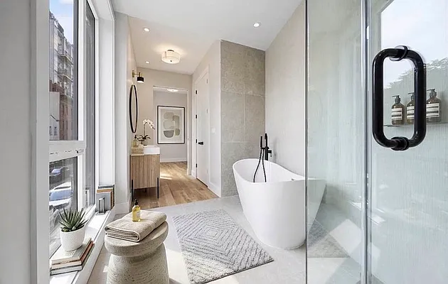 Bathroom, photo 2