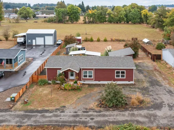 1305 Ash St, Brownsville, OR 97327