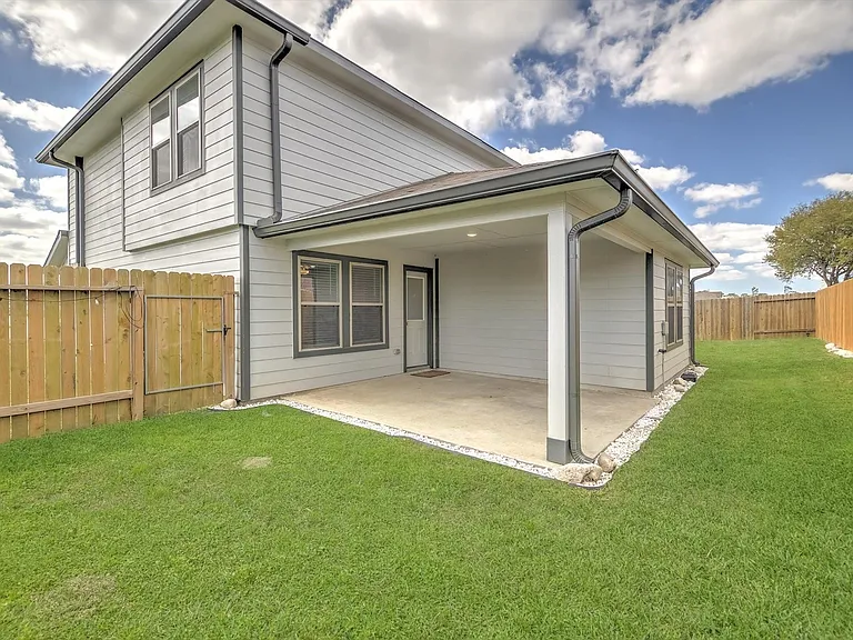 1228 Haverford Ln — Photo 35