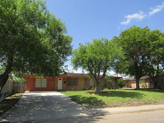 2nd image of 2225 N Parkwood Dr