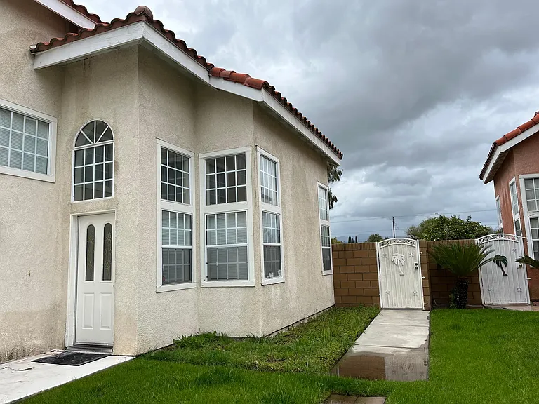 1233 Edinburg Ct — Photo 12