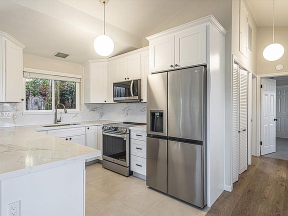 2nd image of 109 Cleland Ave APT 5
