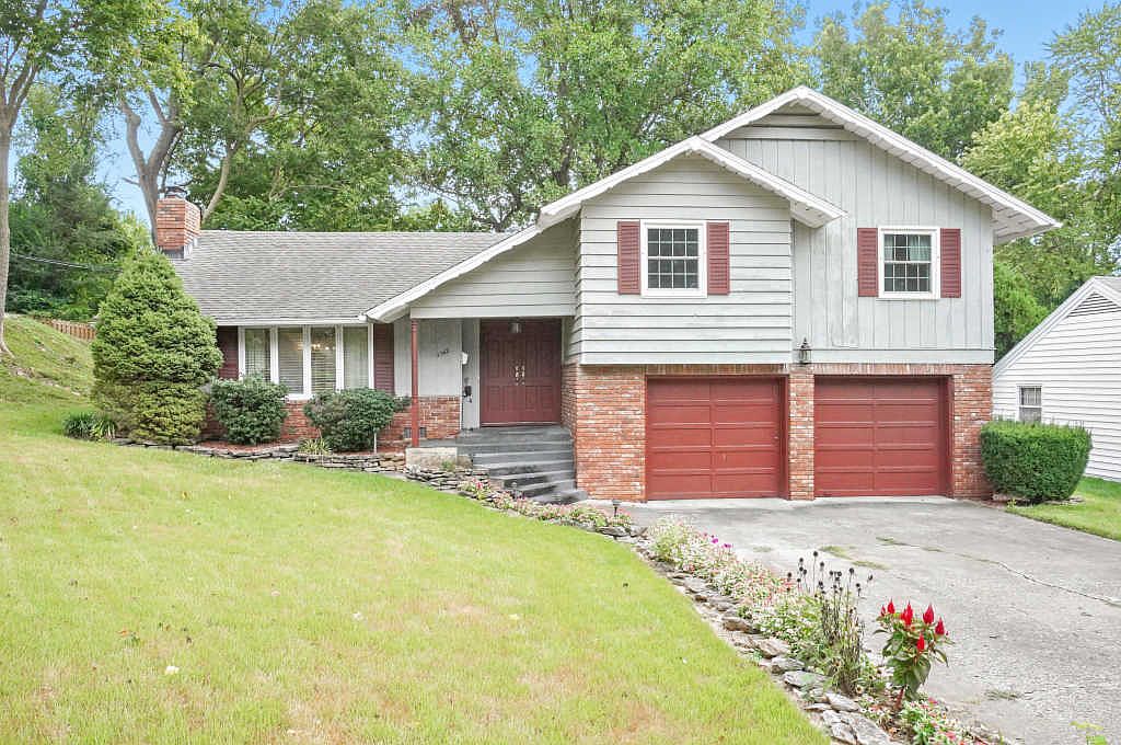 2562 S Luster Ave, Springfield, MO 65804 Zillow