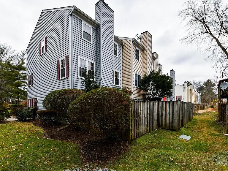156 Barnsfield Ct — Photo 6