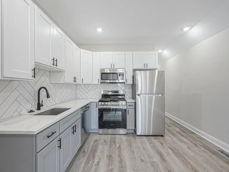 5223 Irving St #1 — Photo 9