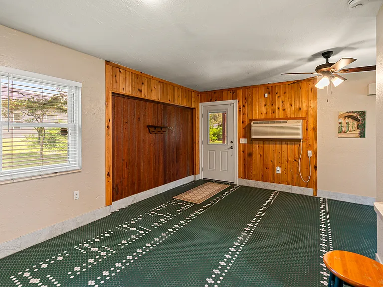 5709 Lake Le Clare Rd — Photo 6