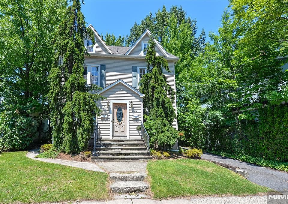 1st image of 209 Merritt Ave