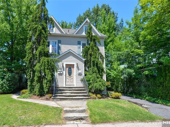 209 Merritt Ave, Bergenfield, NJ 07621