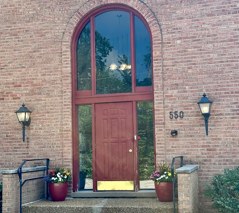 550 E Main St E #2E