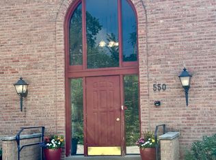 550 E Main St E APT 2E, Barrington, IL 60010
