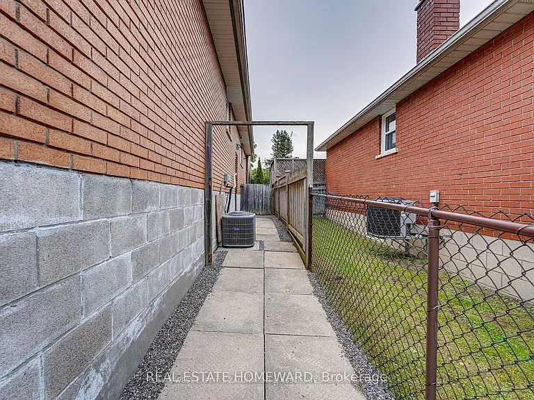 77 Toronto St #LOWER — Photo 10