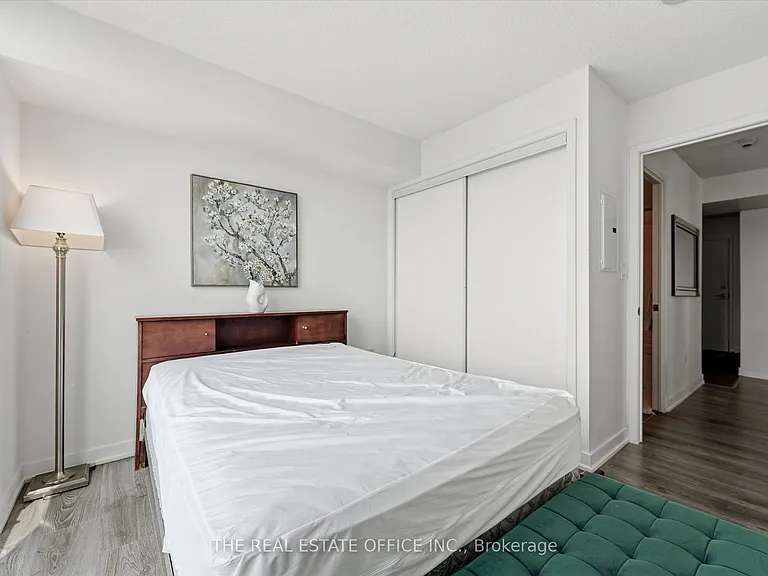 15 Fort York Blvd #4212 — Photo 15