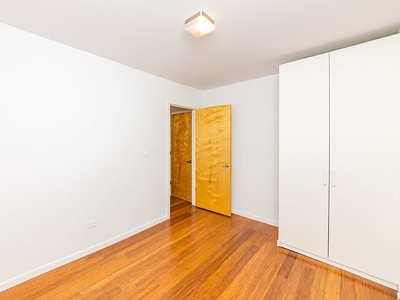 2nd image of 2254 W Foster Ave Ste 2