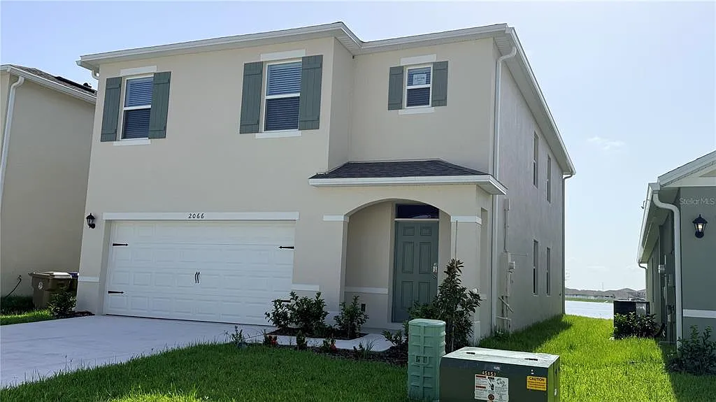 5 bed, 3.0 bath, 2447 sqft, $2,900 — Photo 3