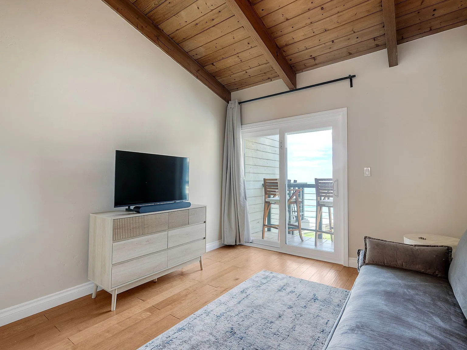 2 bed, 959 sqft, $6,000 — Photo 3