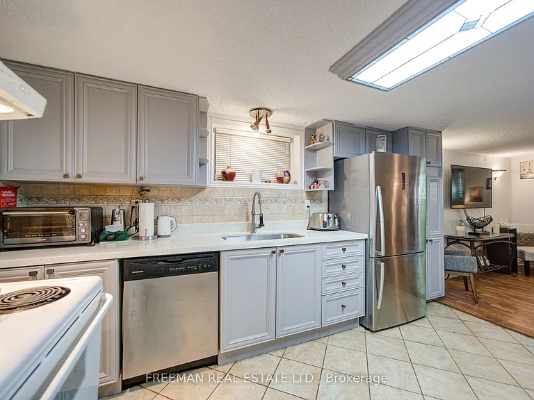 723 Euclid Ave #BASEMENT — Photo 10