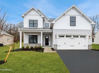 56 Sanctuary Ln, Farmingdale, NJ 07727