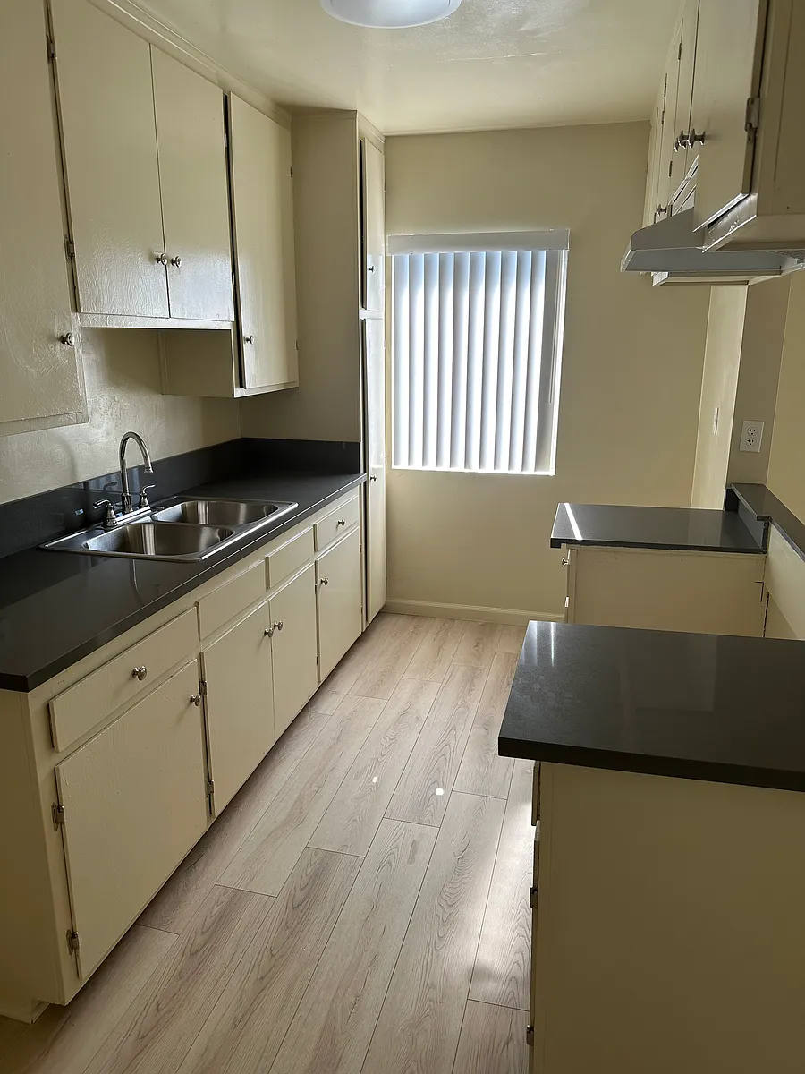 Building Photo - 7651 Vineland Ave #211