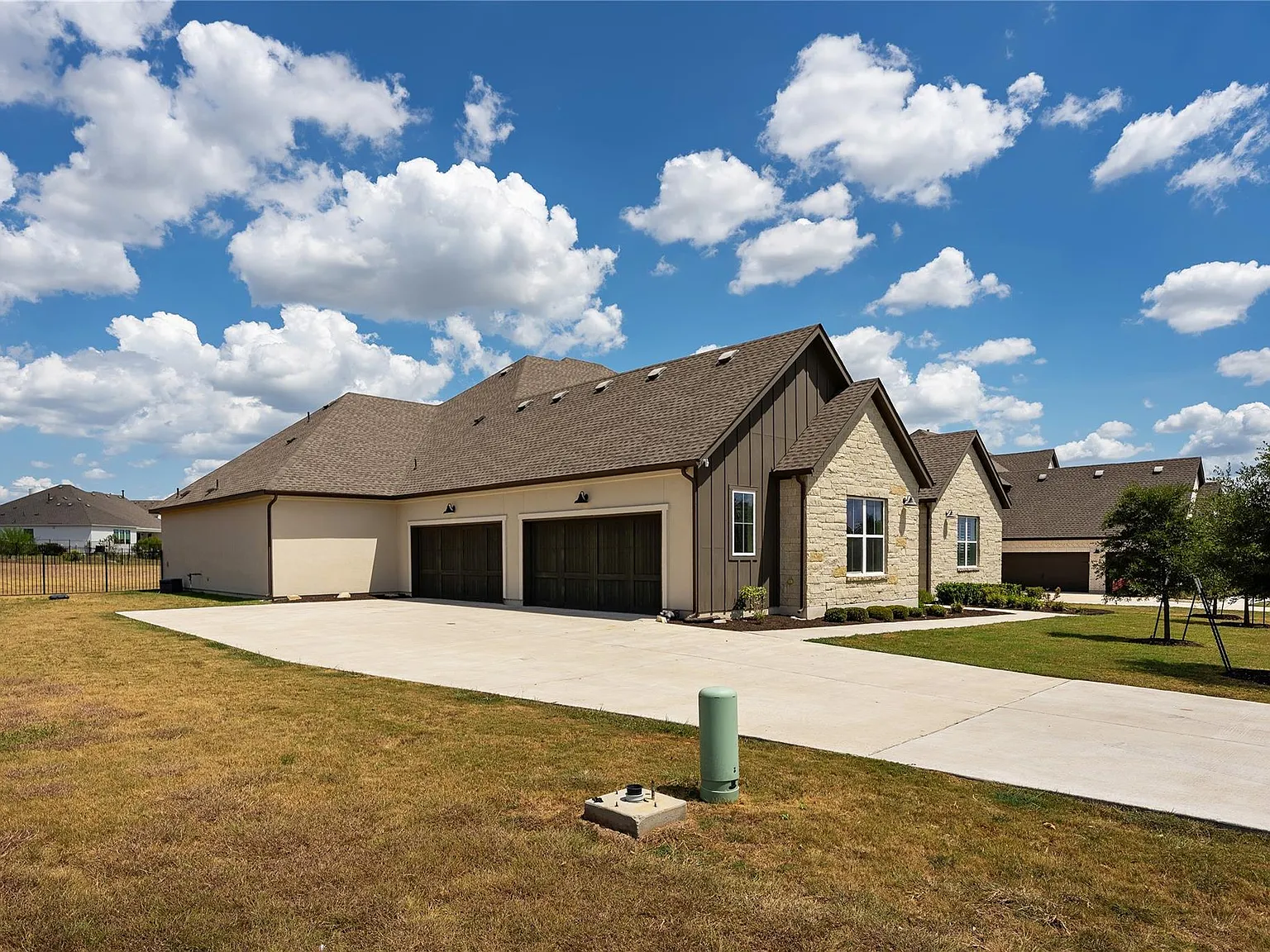 4 bed, 4.5 bath, 3590 sqft, $5,500 — Photo 3