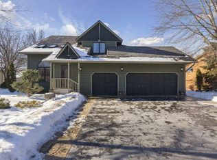 802 Golden Meadow Rd, Eagan, MN 55123