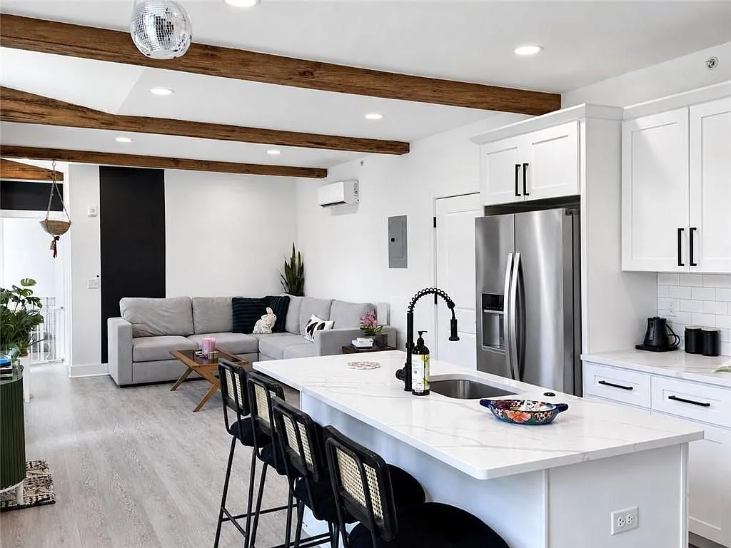 2 bed, 2.0 bath, 970 sqft, $2,850 — Photo 3