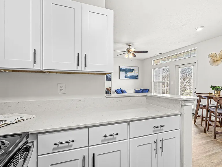 Buffalo Creek Apartments — Photo 8