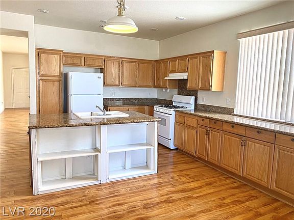 2nd image of 3634 Solandra St