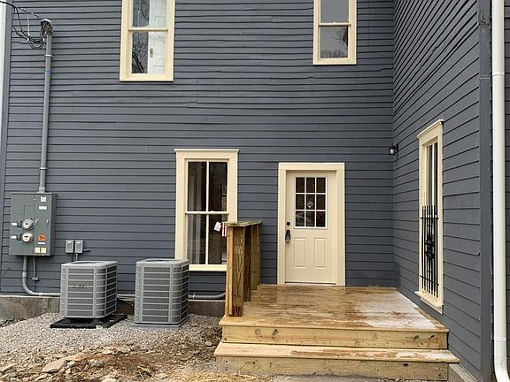 4th image of 726 Shelby St