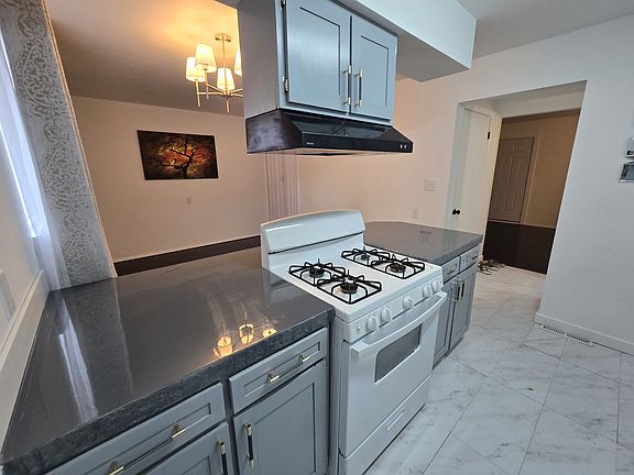 3rd image of 480 Zahn Dr #3