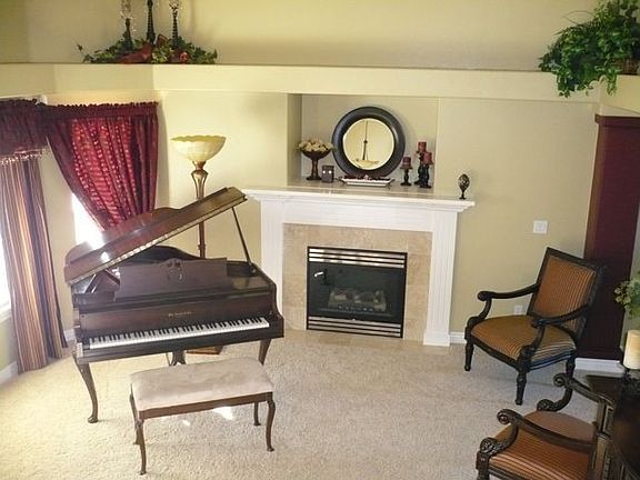 Plant shelves and open spaces--a decorator's dream