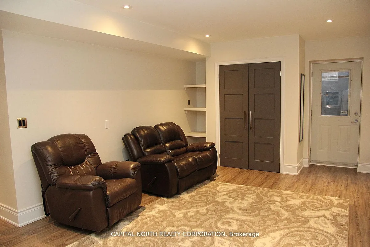 Building Photo - 7 Compton Cres #BASEMENT